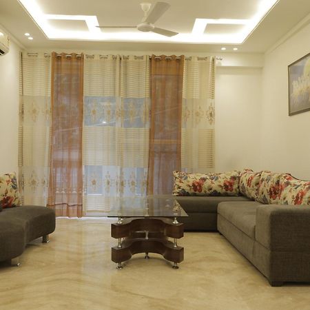 Under My Roof Superio Bed and Breakfast New Delhi Buitenkant foto