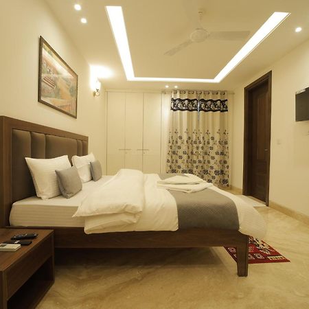 Under My Roof Superio Bed and Breakfast New Delhi Buitenkant foto