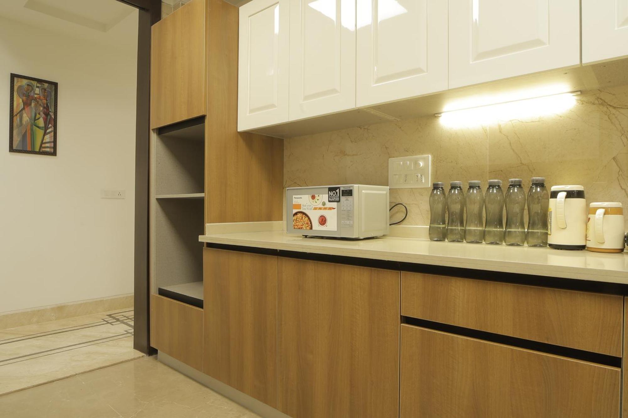 Under My Roof Superio Bed and Breakfast New Delhi Buitenkant foto