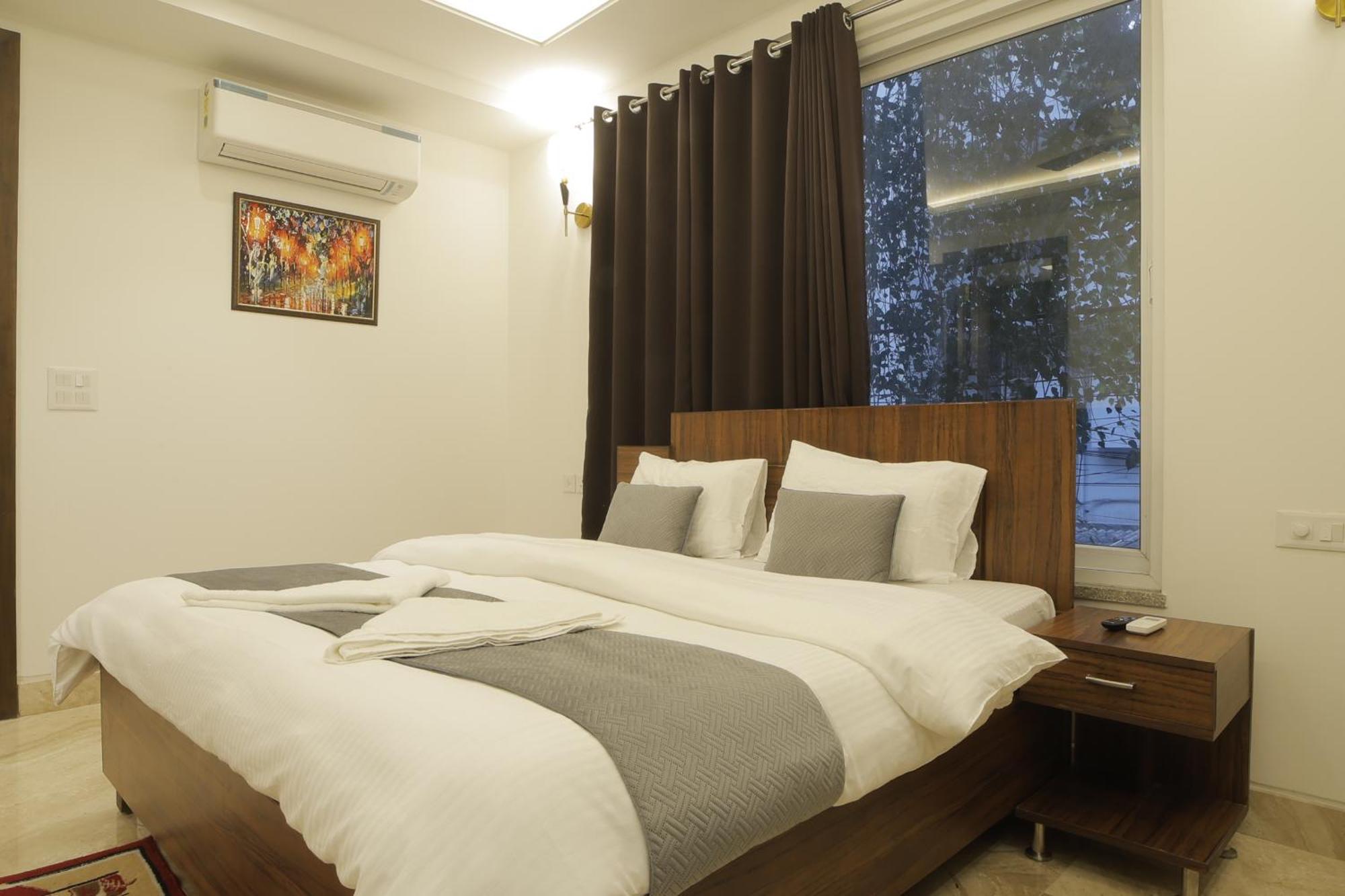 Under My Roof Superio Bed and Breakfast New Delhi Buitenkant foto