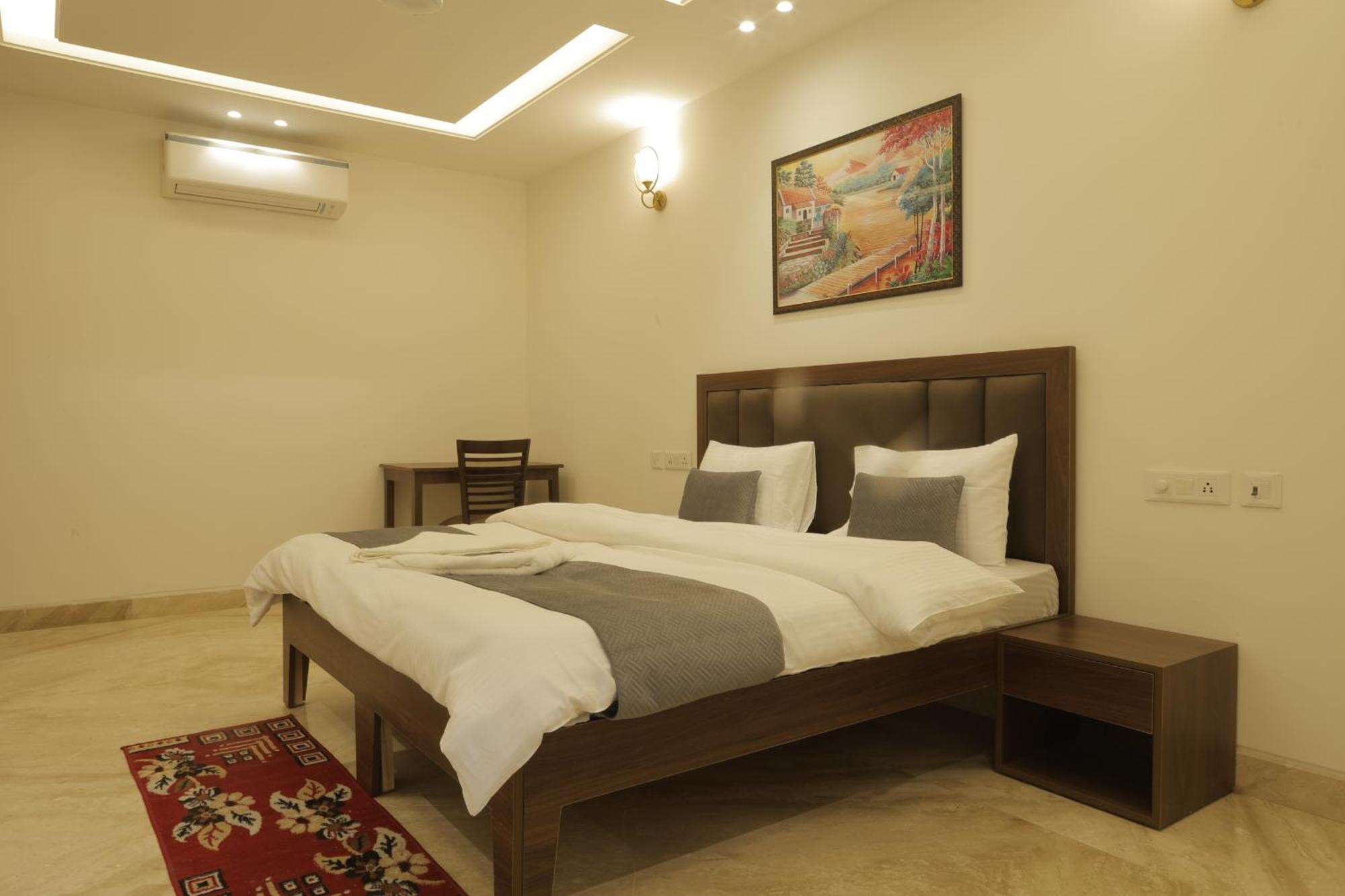 Under My Roof Superio Bed and Breakfast New Delhi Buitenkant foto