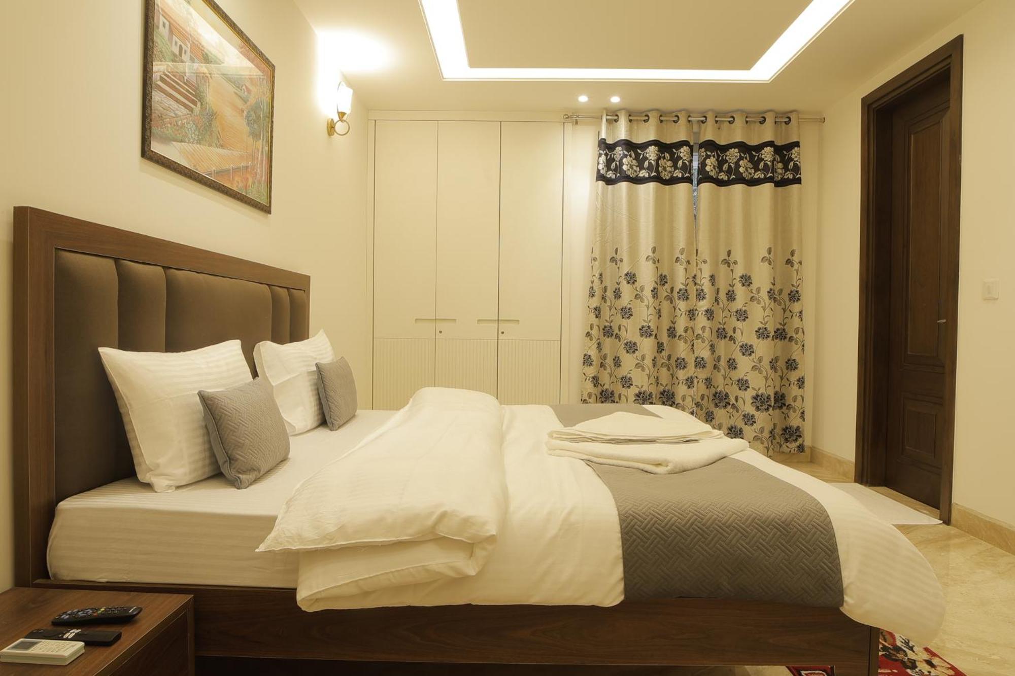 Under My Roof Superio Bed and Breakfast New Delhi Buitenkant foto