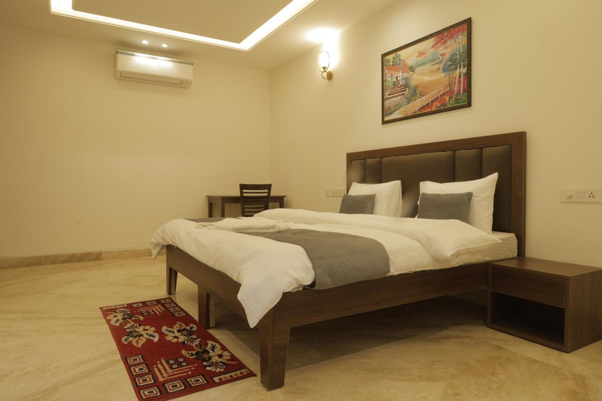 Under My Roof Superio Bed and Breakfast New Delhi Buitenkant foto